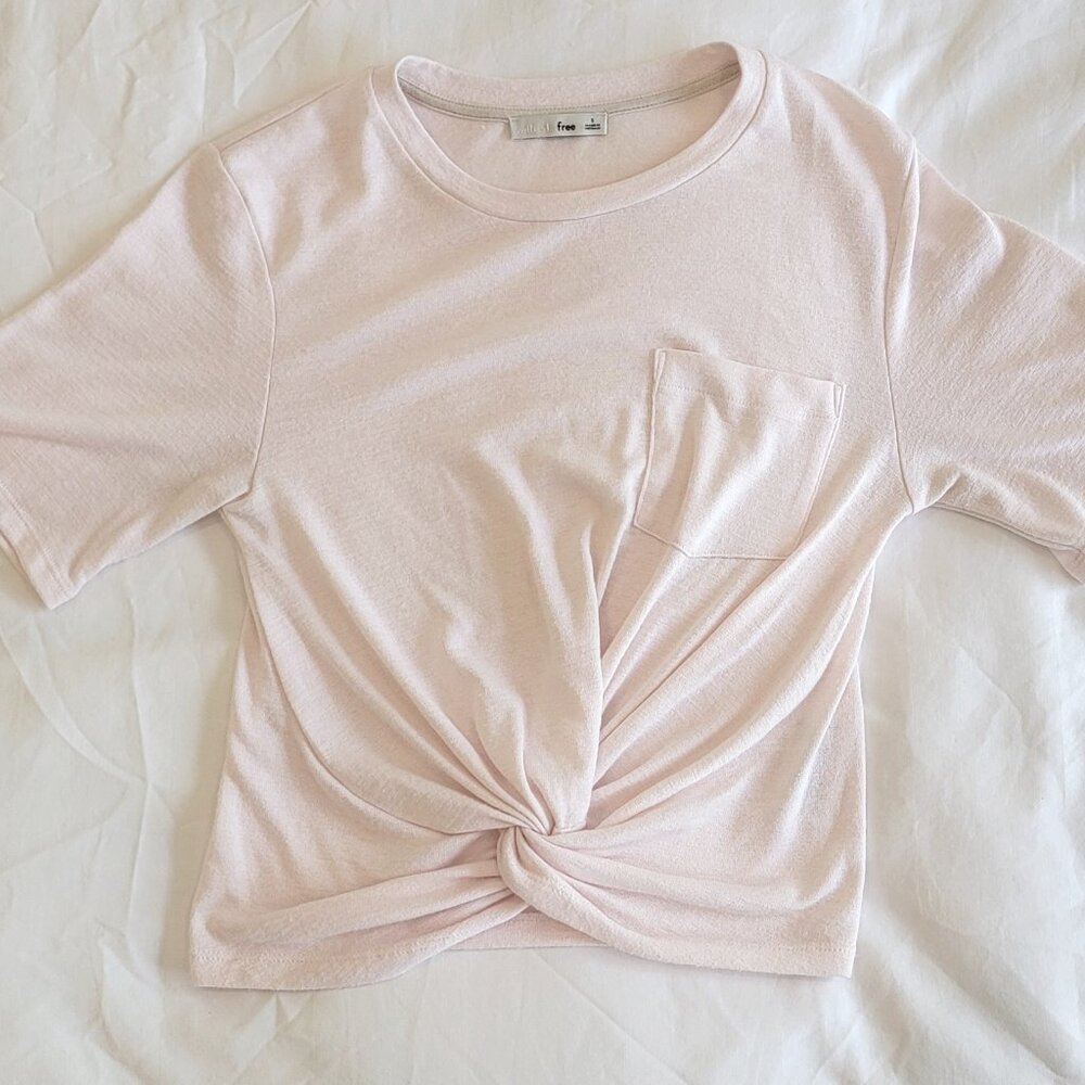 Light Pink Aritzia Wilfred T-Shirt with Front Twist Size Small